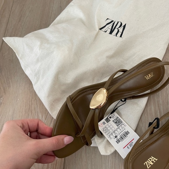 Zara Women's Olive Sandals with Gold Accent - Picture 6 of 7
